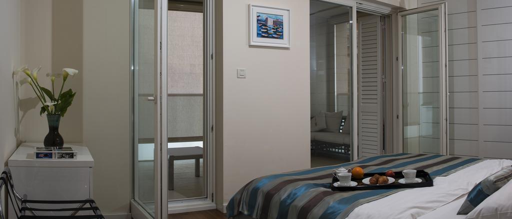 Flowers Luxury Apartment